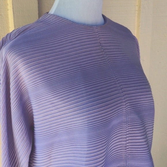 Roucha Tend Textured Long Sleeve Clean Top - Picture 4 of 8